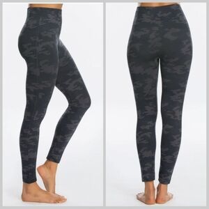 Sz L Spanx Look At Me Now Black camo Leggings Stretch Tummy Control